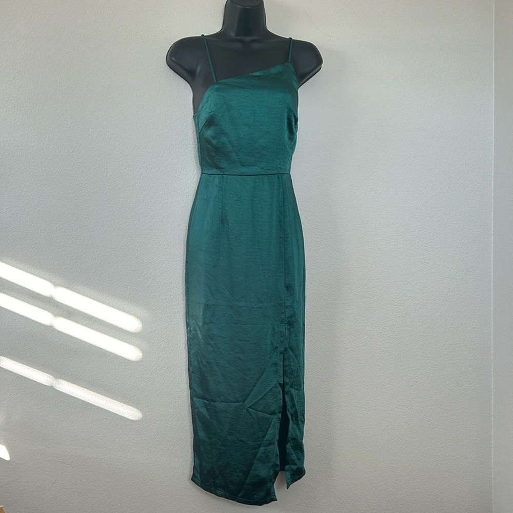 Oh Polly Emerald Green Asymetrical Satin Side Slit Midi Dress - Picture 3 of 11